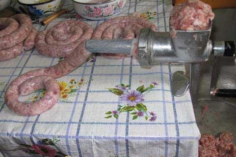 Колбаса из мяса - фото шаг 2