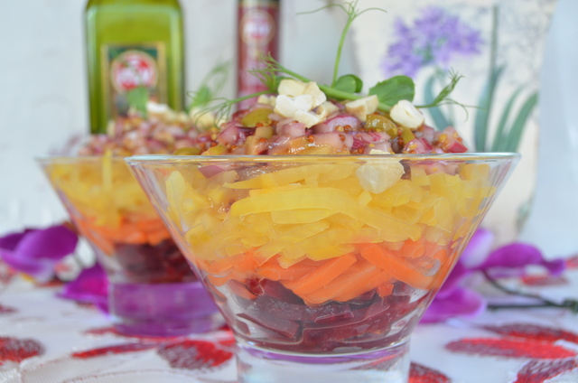 Фото к рецепту: Салат из корнеплодов с пикантной заправкой