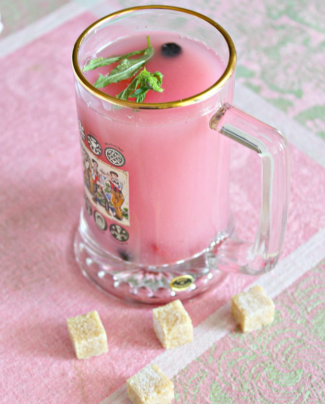 Фото к рецепту: Молочный рисово-ягодный коктейль плюс основа рисового молока