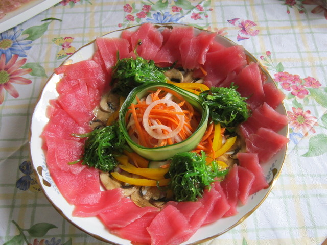 Фото к рецепту: Сашими магуро салат