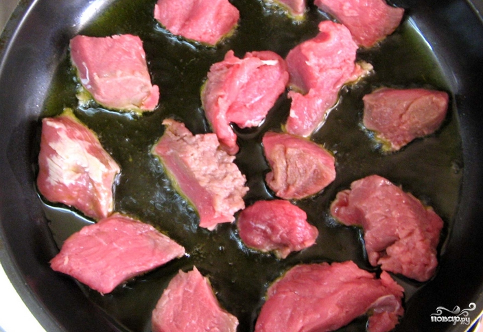 Мясо, тушенное с вином - фото шаг 1