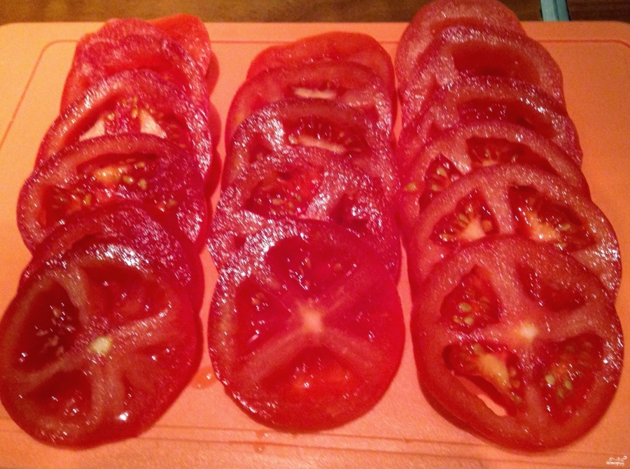 Мясо с сыром и помидорами в духовке - фото шаг 2