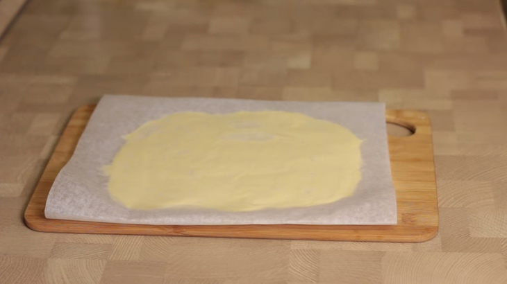 Слоеное бездрожжевое тесто – 2 рецепта, классический и быстрый.