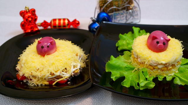 Фото к рецепту: Куриные салаты к празднику!