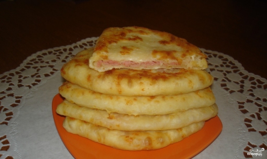 Лепешки с сыром и колбасой - фото шаг 3