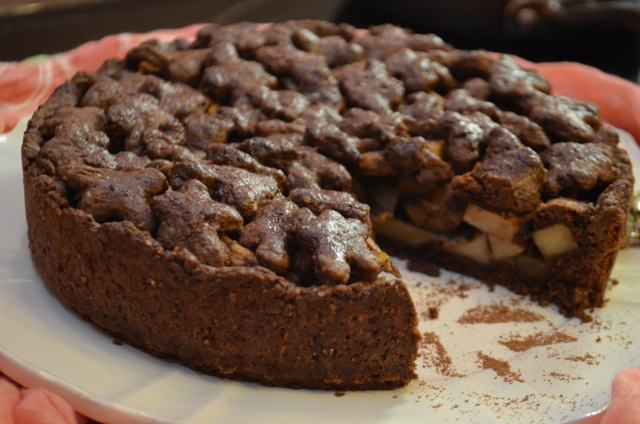 Фото к рецепту: Шоколадный пирог с яблоками