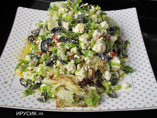 Фото к рецепту: Салат из пекинской капусты с фетой.