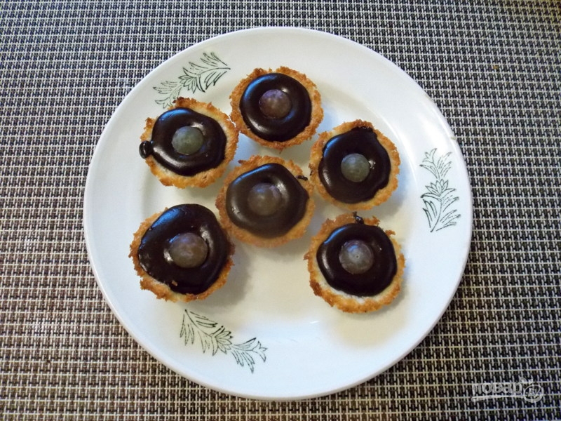 Кокосовые тарталетки с шоколадной начинкой - фото шаг 6