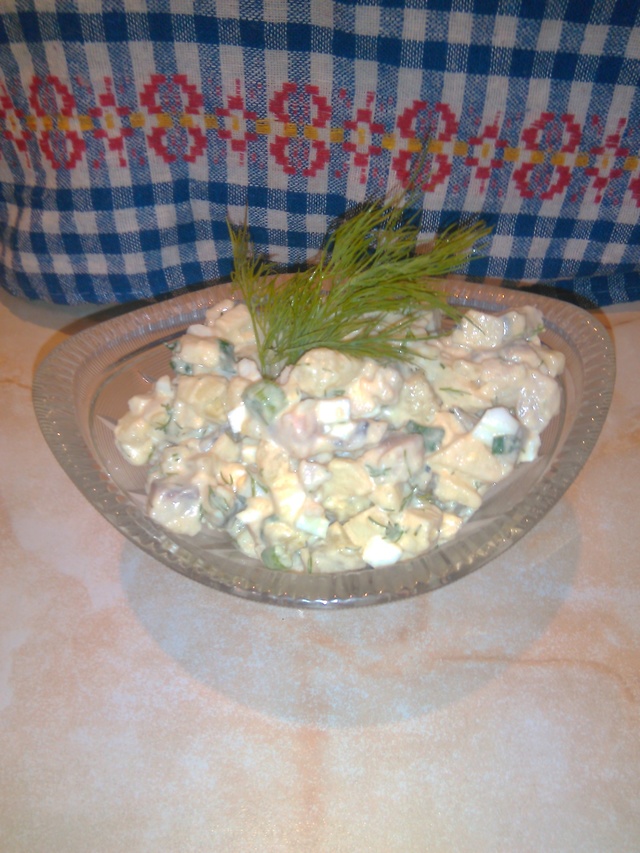 Фото к рецепту: Селёдочный салат селедочное а-ля оливье (салат-провокация для кулинаров)