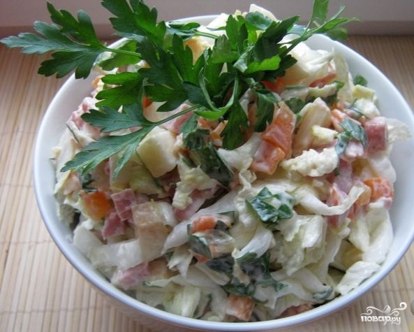 Салат с капустой и копченой колбасой - фото шаг 8