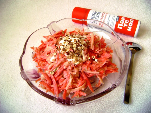 Фото к рецепту: Салат из моркови и тыквы со сливочной заправкой.