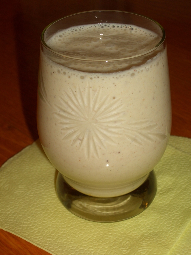Фото к рецепту: Йогуртовый коктейль вкусная минутка 