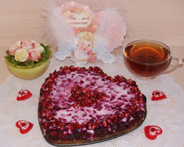 Фото к рецепту: Пирог рубиновое сердце амура 