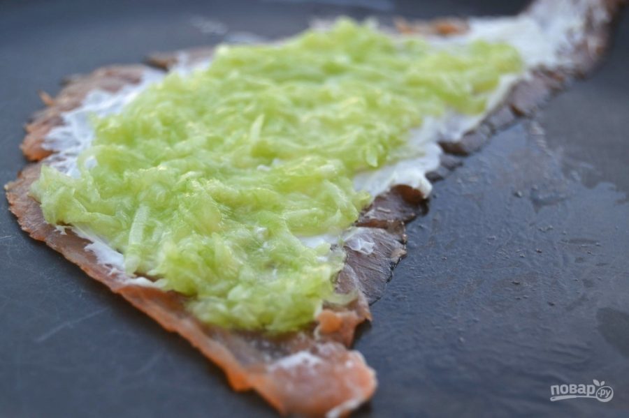 Рулет из лосося со сливочным сыром - фото шаг 4