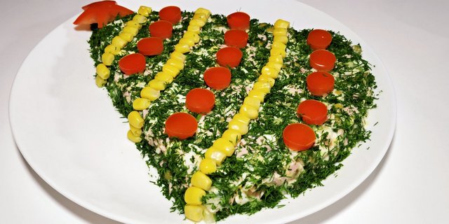 Фото к рецепту: Новогодний салат ёлочка 