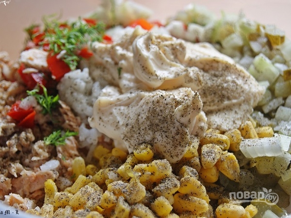 Салат из горбуши с рисом - фото шаг 4