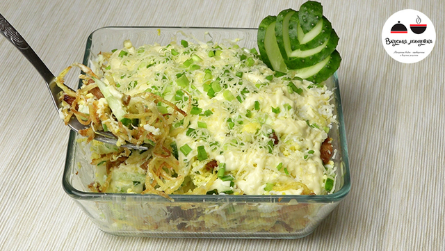 Фото к рецепту: Салат с картофелем пай и курицей