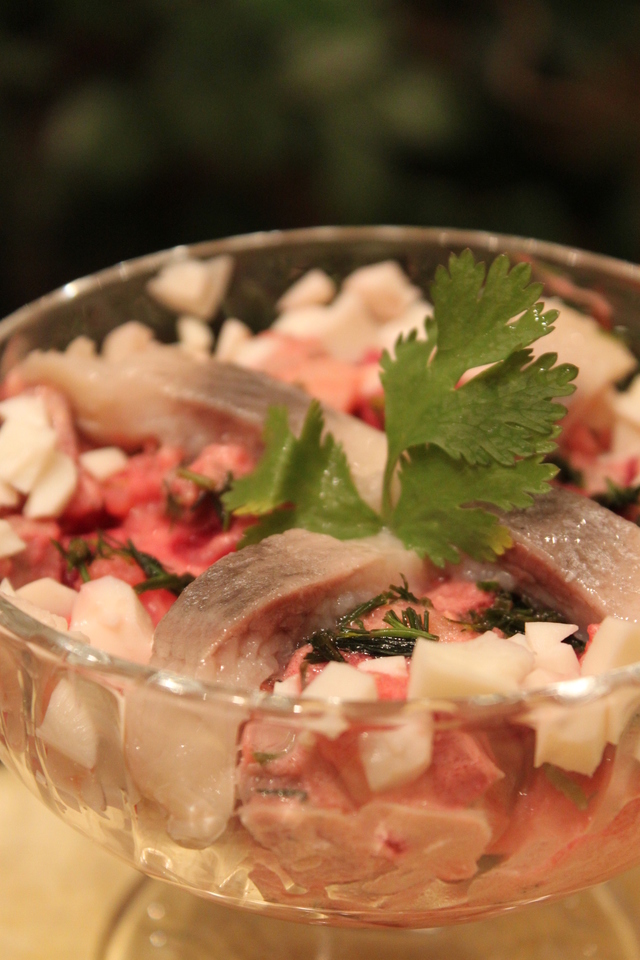 Фото к рецепту: По щучьему веленью, по моему хотенью или новогодний салатик с селедкой.
