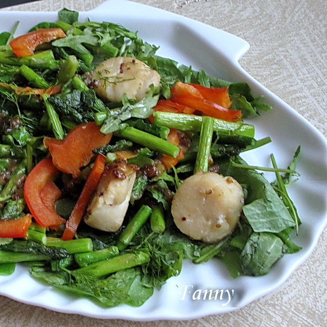 Фото к рецепту: Салат с морскими гребешками