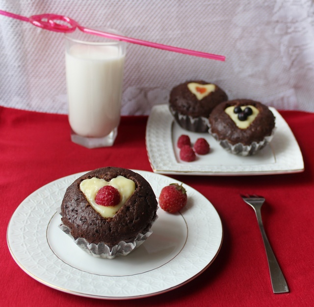 Фото к рецепту: Шоколадные маффины валентинки 