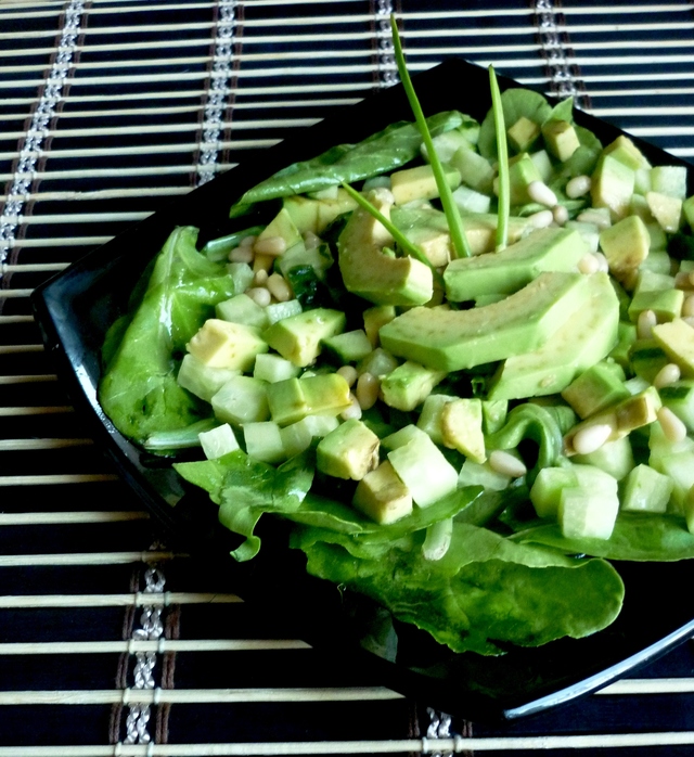 Фото к рецепту: Салат молодо - зелено! 
