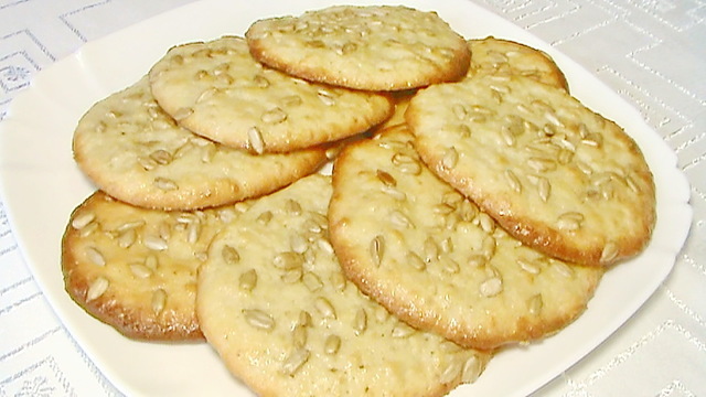 Фото к рецепту: печенье на огуречном рассоле