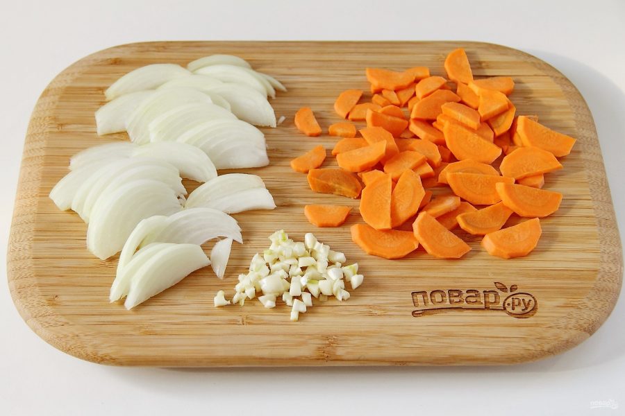 Говядина на сковороде с морковью и луком - фото шаг 3
