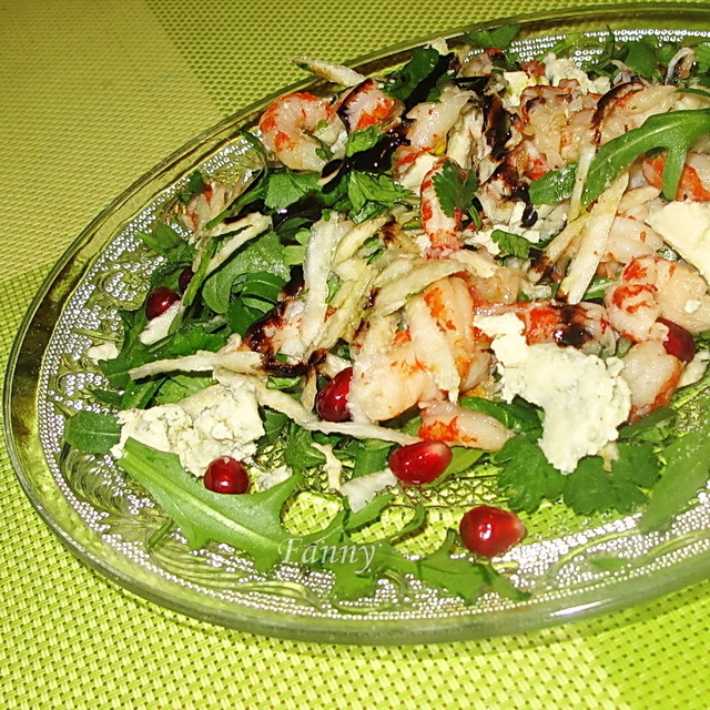 Фото к рецепту: Салат с раковыми шейками от дуни смирновой ( звездный фм)