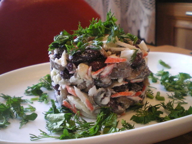 Фото к рецепту: Салат с красной фасолью.