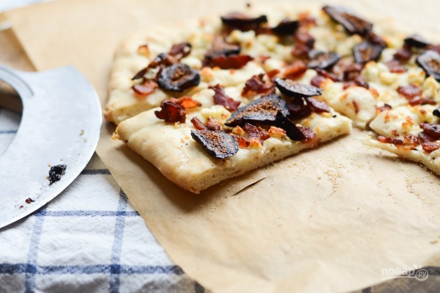 Пицца с беконом и инжиром - фото шаг 9