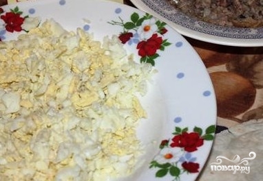 Лаваш с сайрой, яйцами и сыром - фото шаг 1