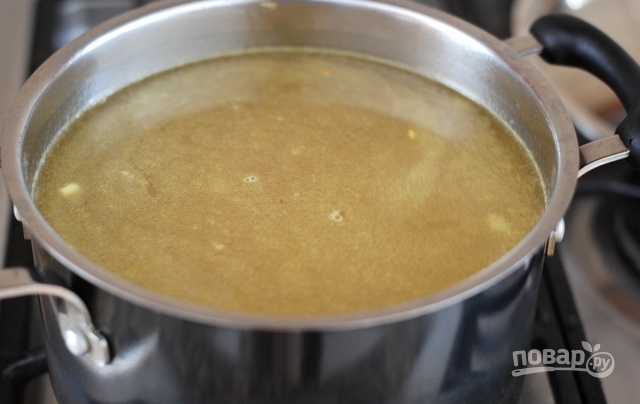 Перловый суп с солеными огурцами - фото шаг 4