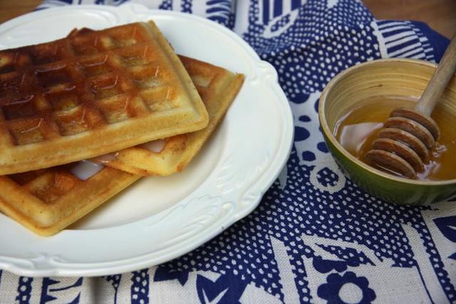 Фото к рецепту: Греческие вафли с медом