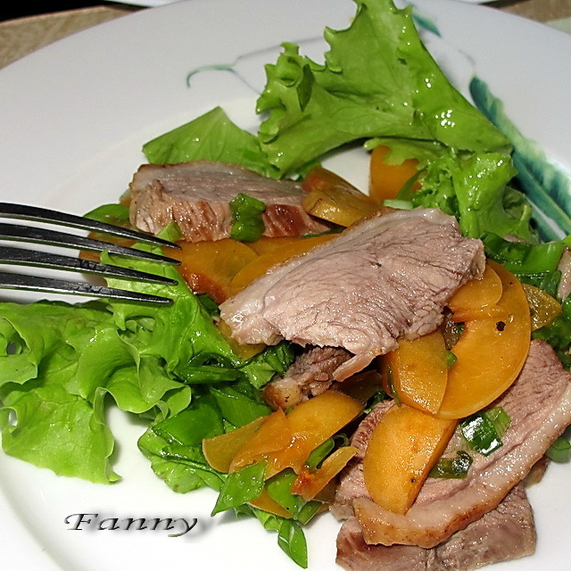 Фото к рецепту: Салат из утиной грудки с абрикосами