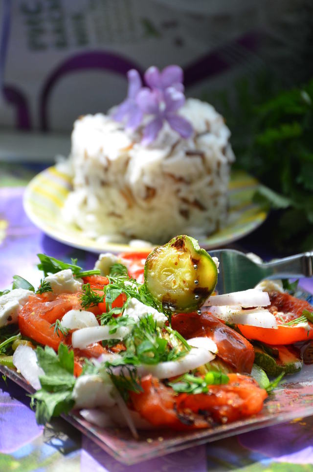 Фото к рецепту: Салат из запеченных овощей с творожным сыром 