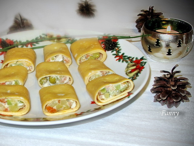 Фото к рецепту: Русский салат в японском стиле - оливье в яичных роллах