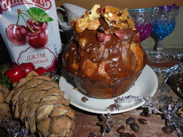 Фото к рецепту: Кекс с грецкими орехами, кумкватом и вишневым джемом