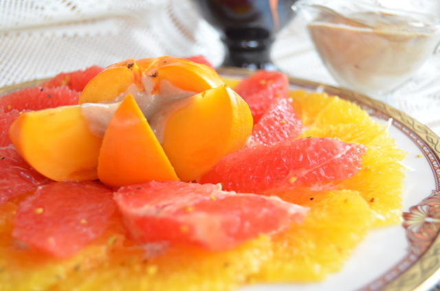 Фото к рецепту: Оранжевый салат из цитрусовых и хурмы
