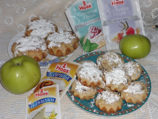 Фото к рецепту: Творожные кексы с яблоками и изюмом