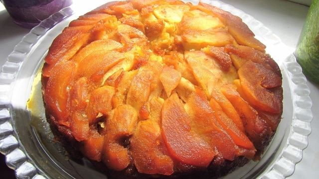 Фото к рецепту: Перевернутый яблочный пирог