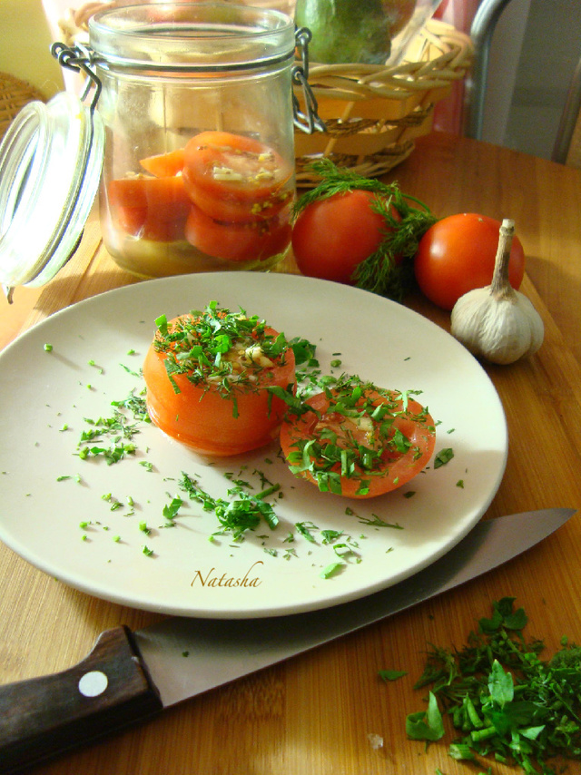 Фото к рецепту: Маринованные помидоры по-быстрому.