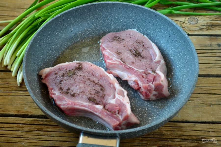 Антрекот из свинины на сковороде сочный и мягкий как приготовить с фото