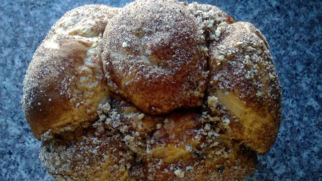 Фото к рецепту: Сладкий арабский хлеб. хлеб с корицей.