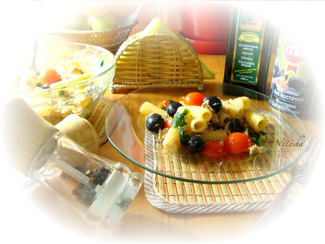Фото к рецепту: Салат с тунцом и tortiglioni.