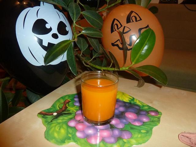 Фото к рецепту: утро после хэллоуина -сок из тыквы