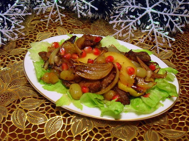 Фото к рецепту: Теплый салат интрига 
