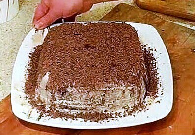 Фото к рецепту: Шоколадный бисквитный торт в микроволновке