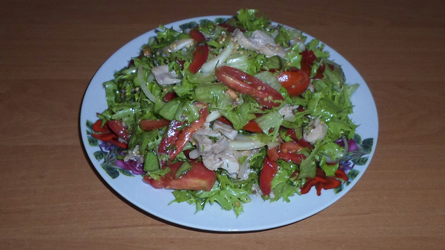 Фото к рецепту: Овощной салат с курицей, без майонеза. 