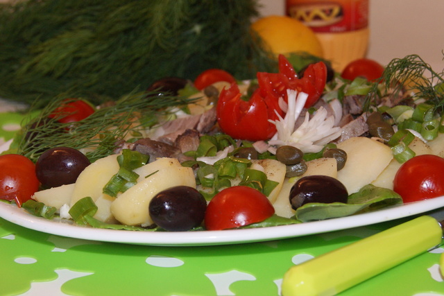 Фото к рецепту: Наш любимый картофельный салат