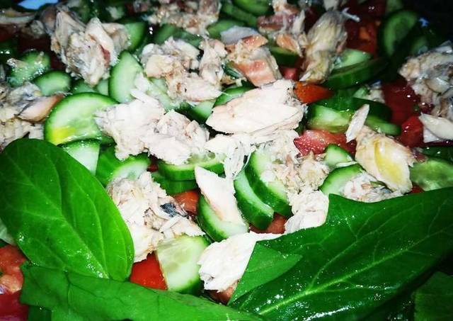 Фото к рецепту: Салат с тунцом и овощами
